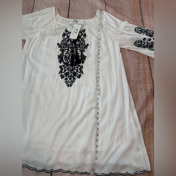 Chic Connection Women Dress 3x Navy Embroidered V-Neck Flare Sleeve Boho NWT - Picture 5 of 6